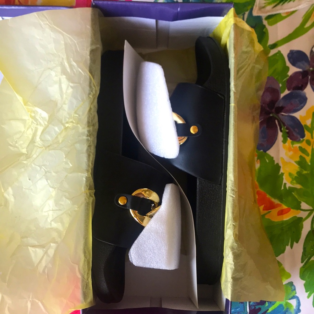 Brand New Madden Girl Flynn Black & Gold Sandals - Picture 13 of 16